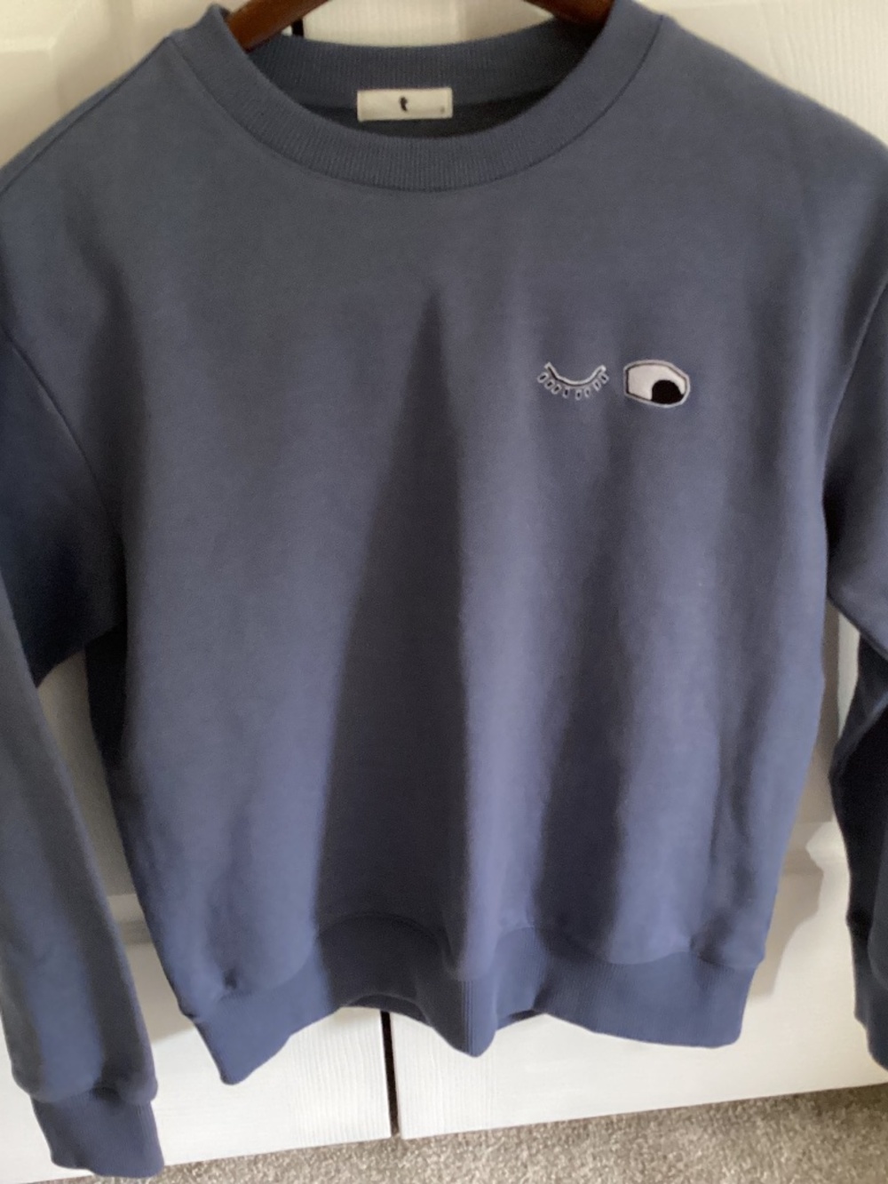 Ladies Flying Tiger Embroidered Winking Eye Sweatshirt Blue Gray Small EUC